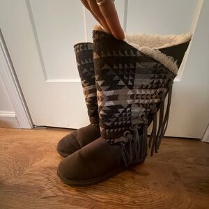 Bear paw Brown and Patterned Fringe Boots
